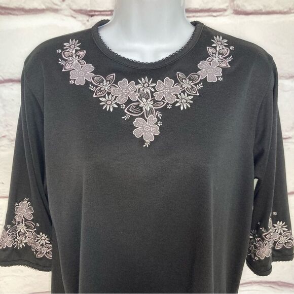 Vintage Bon Worth Top SZ S Black with White Gray Floral Appliqué 3/4 Sleeve Tee - Picture 2 of 13